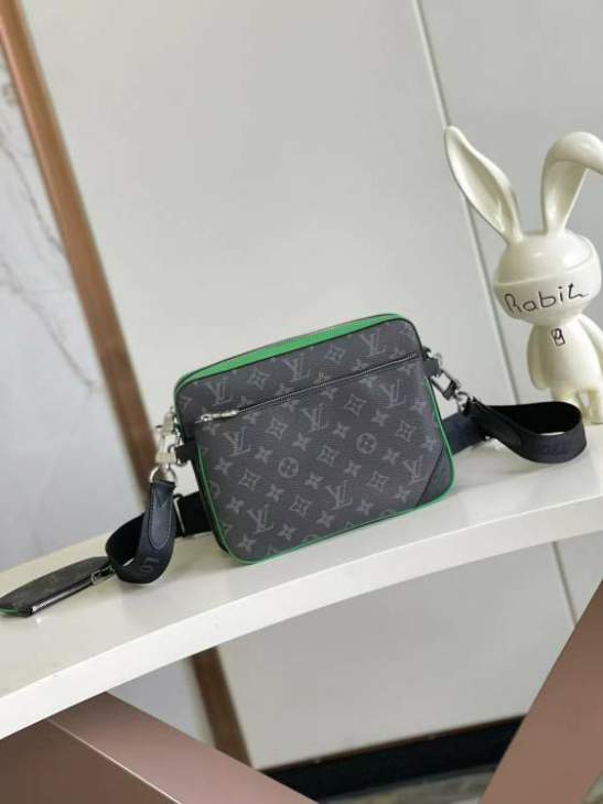 Picture of Louis Vuitton Mens Bags _SKUfw202167860fw
